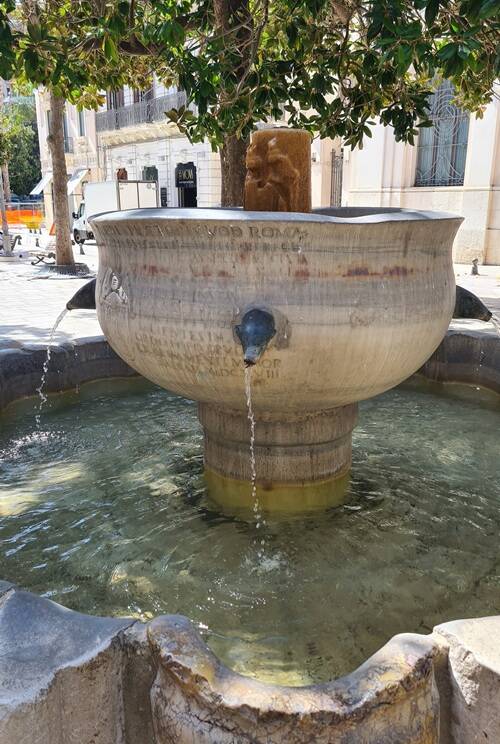 photo of the Torres fountain in Brindisi city