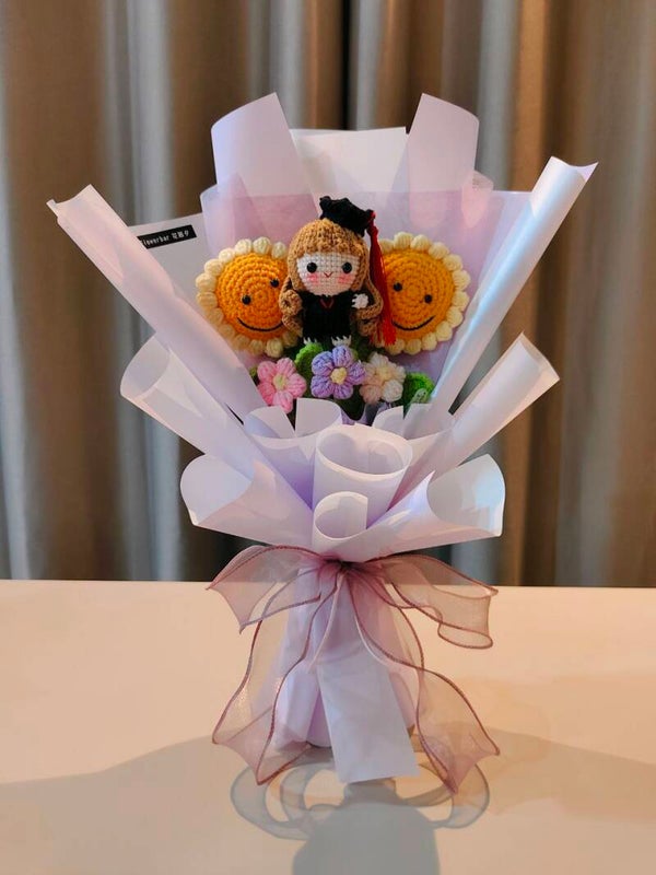 BGA204 Purple smiley sunflower graduation girl bouquet