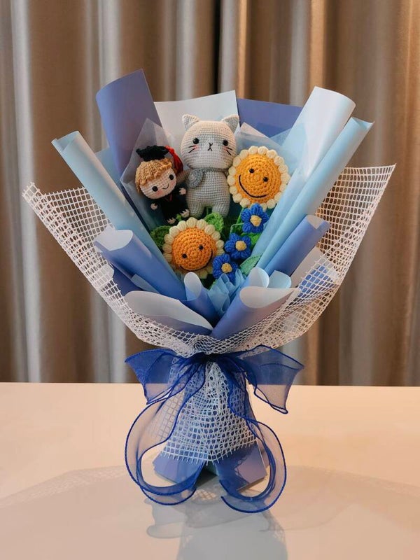 BGA205 Grey cat smiley sunflower graduation boy bouquet