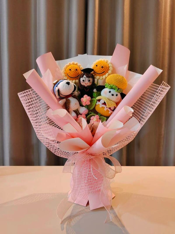 BGA208 Puppies smiley sunflower graduation girl bouquet