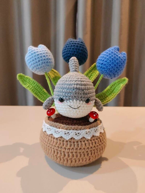 PCL0076 Shark blue tulip pot