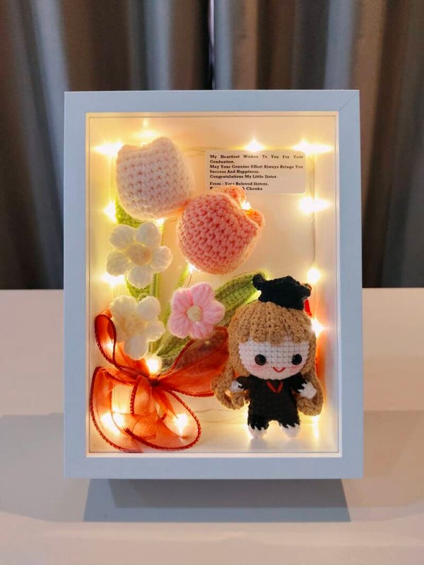 FBW0165 Graduation girl flower frame