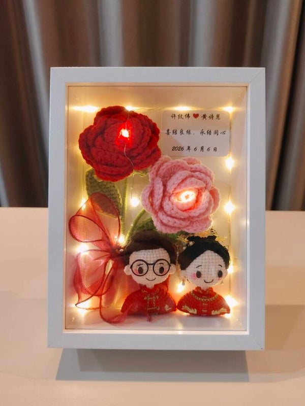 FBW0208 Wedding couple rose frame