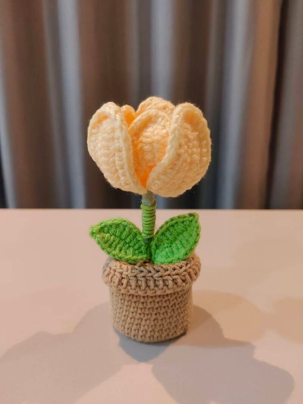 PMN0024 Yellow tulip pot