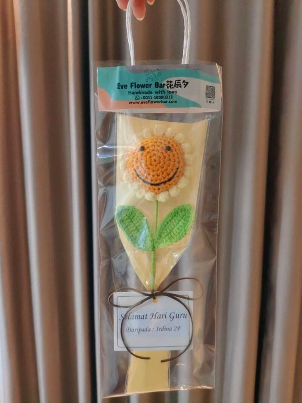 BBS0072 Round smiley sunflower single stalk bouquet