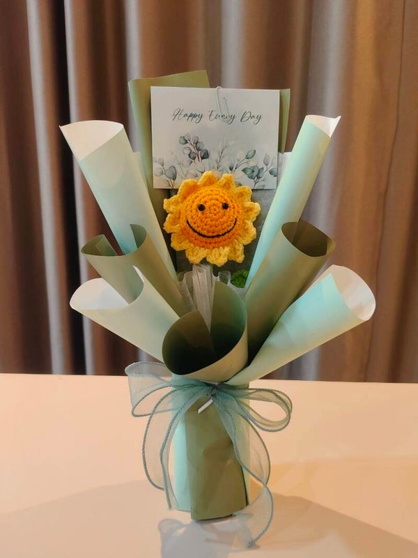 BBS0112 Smiley sunflower bouquet