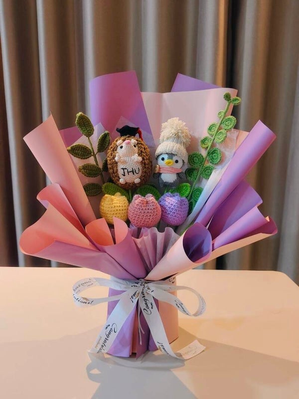 BGA0311 Porcupine penguin graduation bouquet