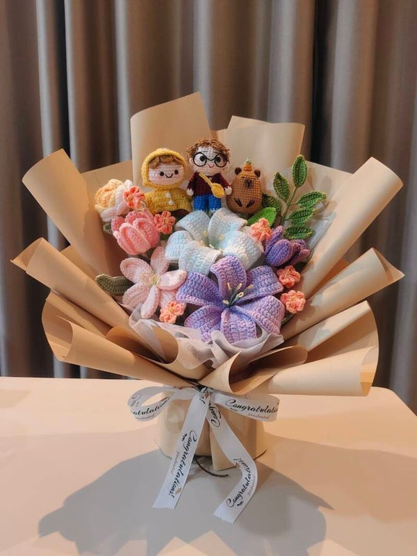 BBF0268 Couple doll capybara lily bouquet