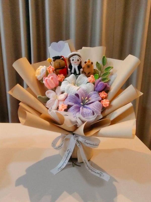 BGA0313 Lawyer capybara lily bouquet