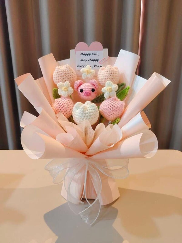 BBF0271 Piggy tulip bouquet