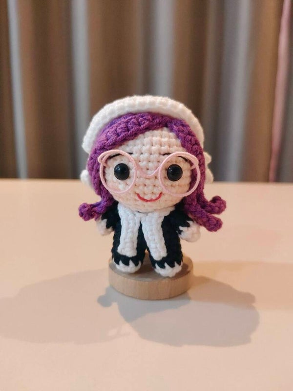 TND0208 Purple hair lawyer