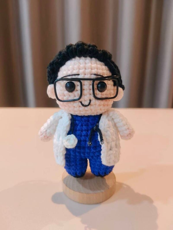 TND0194 Male doctor