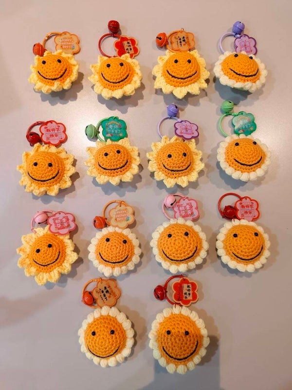 KFL0019 Smiley sunflower with tags