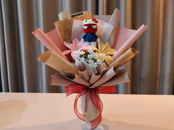 BBF0211 Spiderman kitty lily baby breath bouqeut