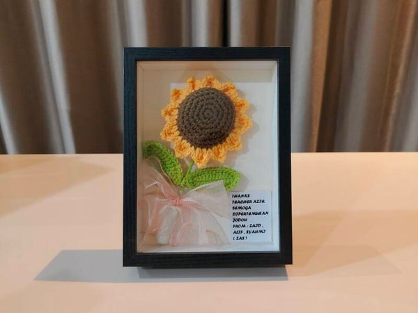 FBW0145 Sunflower frame