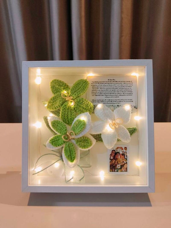 FCW0025 Green white flower frame