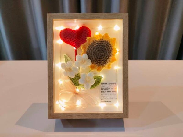 FBW0152 Sunflower love frame