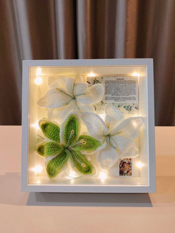 FCW0026 Green white lily frame