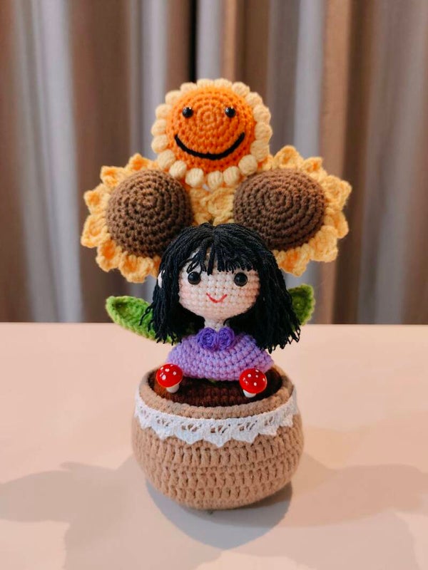 PCL0065 Smiley sunflower girl doll pot