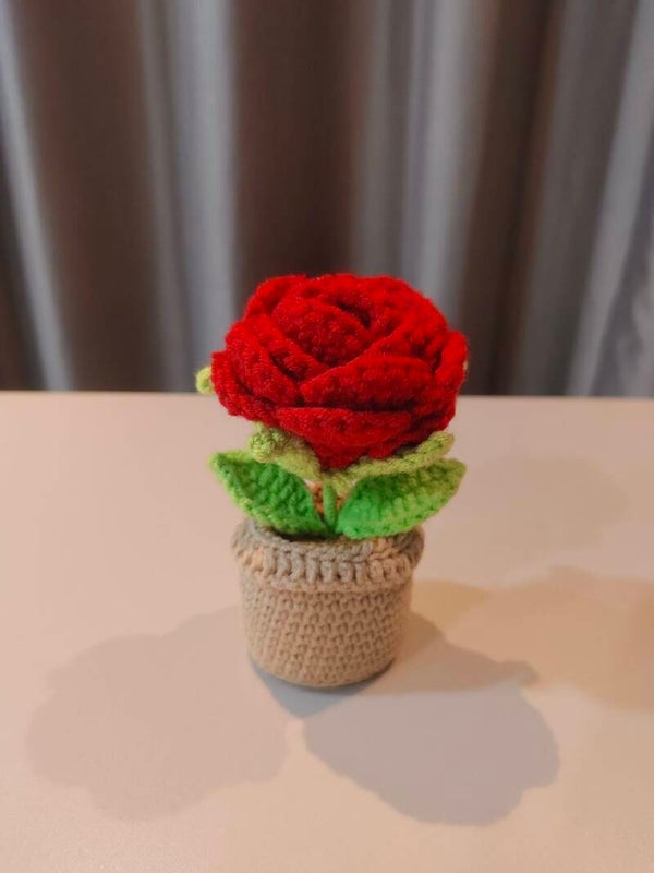 PMN0027 Red rose pot