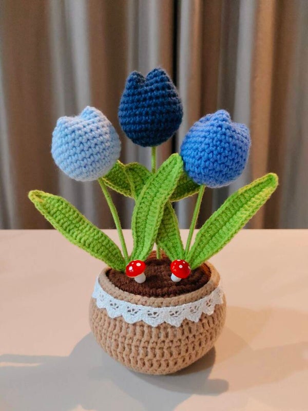 PCL0081 Blue tulip pot