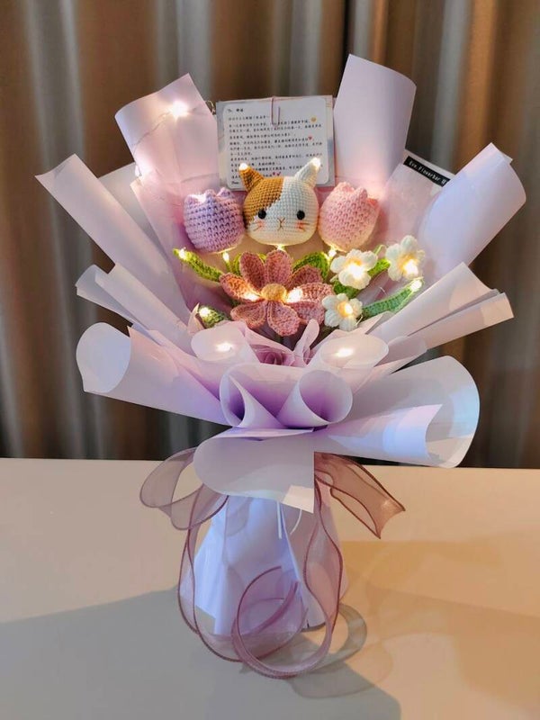 BBF0235 Cat tulip purple pink bouquet