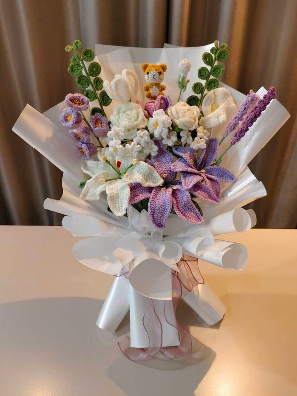 BBF0239 Purple lily cat bouquet