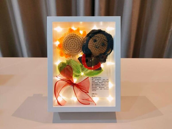FBW0159 Indian girl sunflower frame