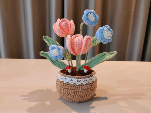 PCL0073 Tulip and lily of the valley flower pot