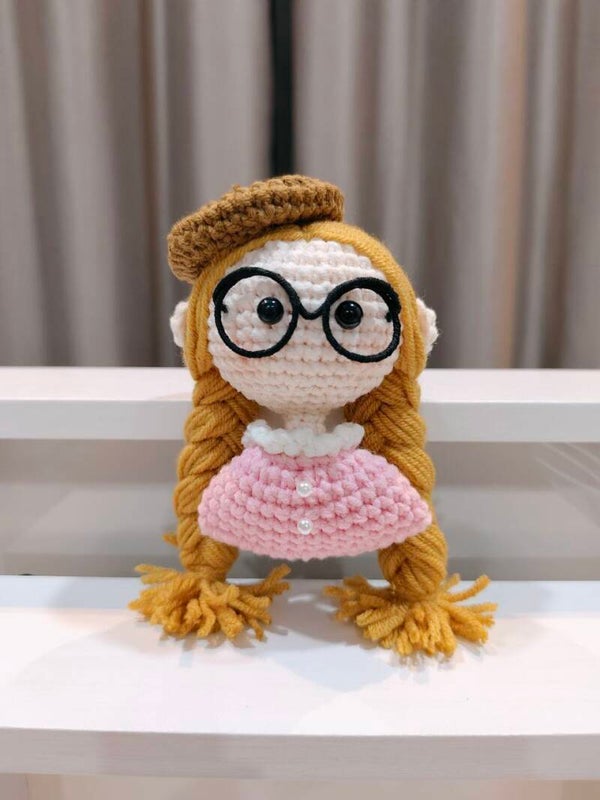 TND0081 Golden hair girl