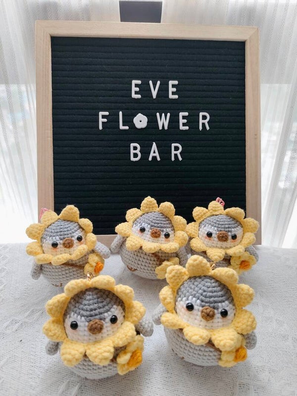 KAL0036 Yellow grey penguin