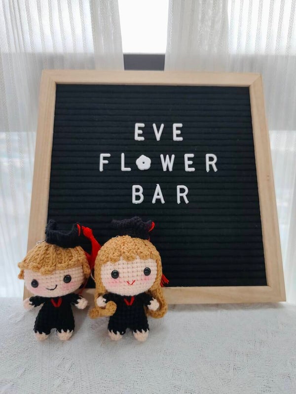 TND0066 Graduation doll