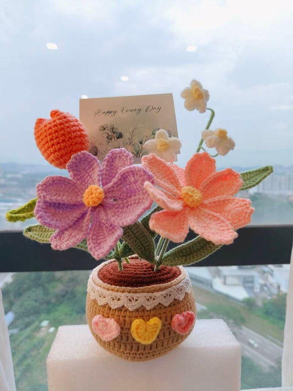 PCL0035 Cinquefoil tulip daisy pot