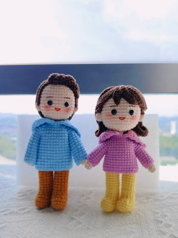 TND0027 Couple in hoodies