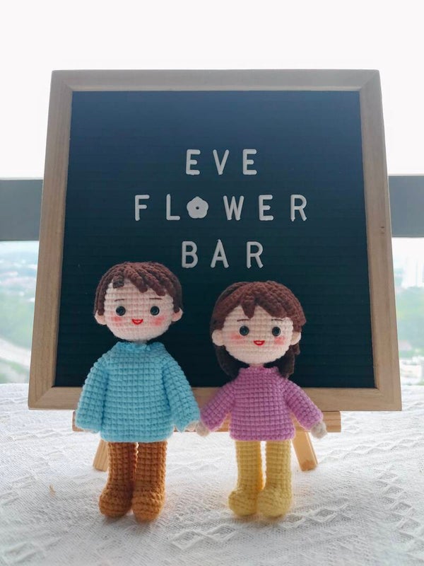 TND0037 Lovely couple in sweaters