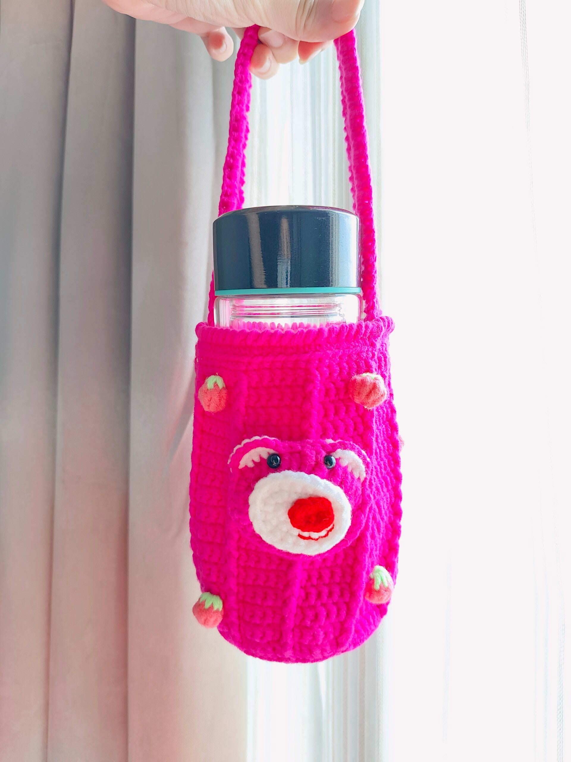 OTH0004 Strawberry bear water tumbler bag