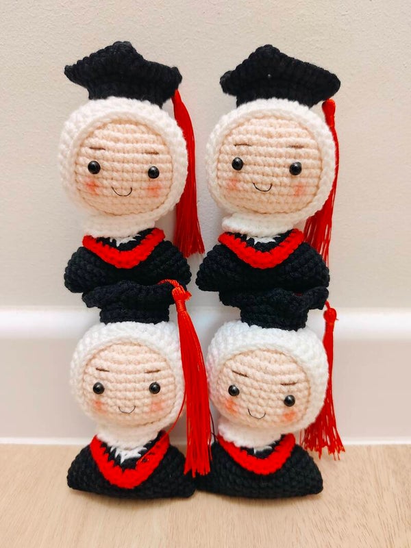 TND0039 Muslim hijab graduation doll