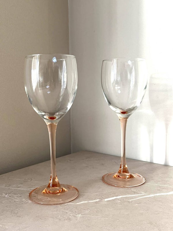 2 verres à vin tige rose