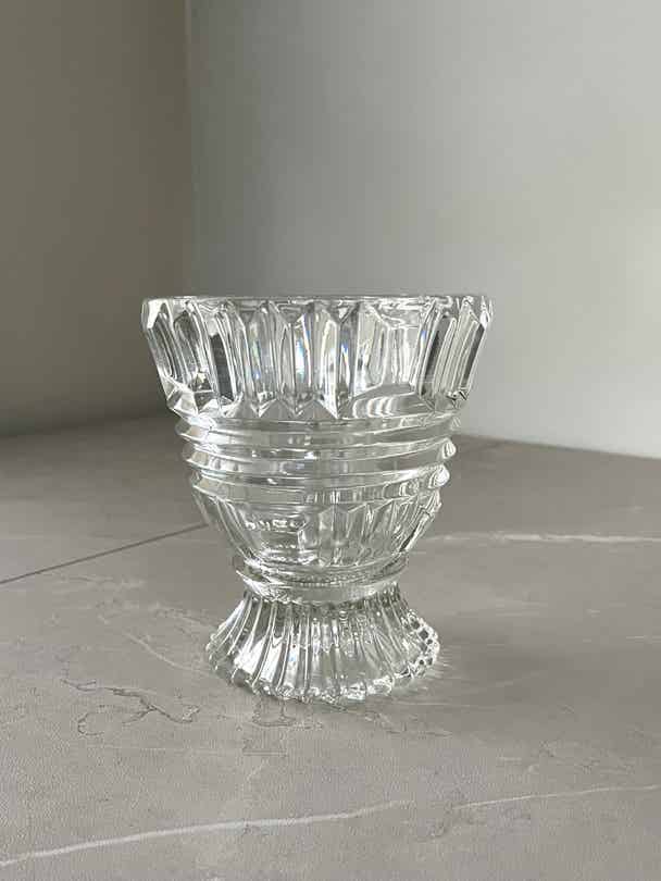 Vase vintage en verre moulé