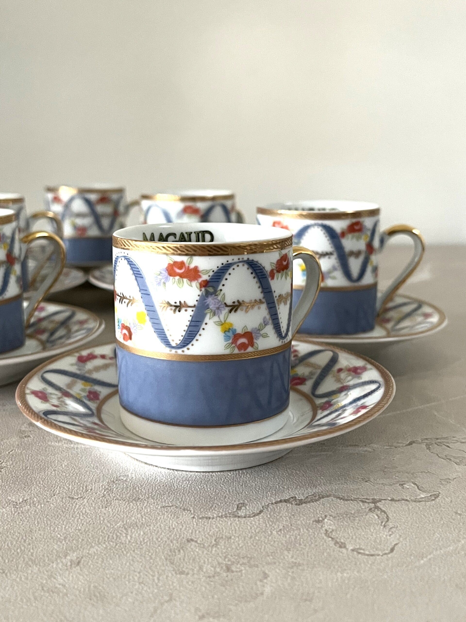 6 tasses et soucoupes à café vintage