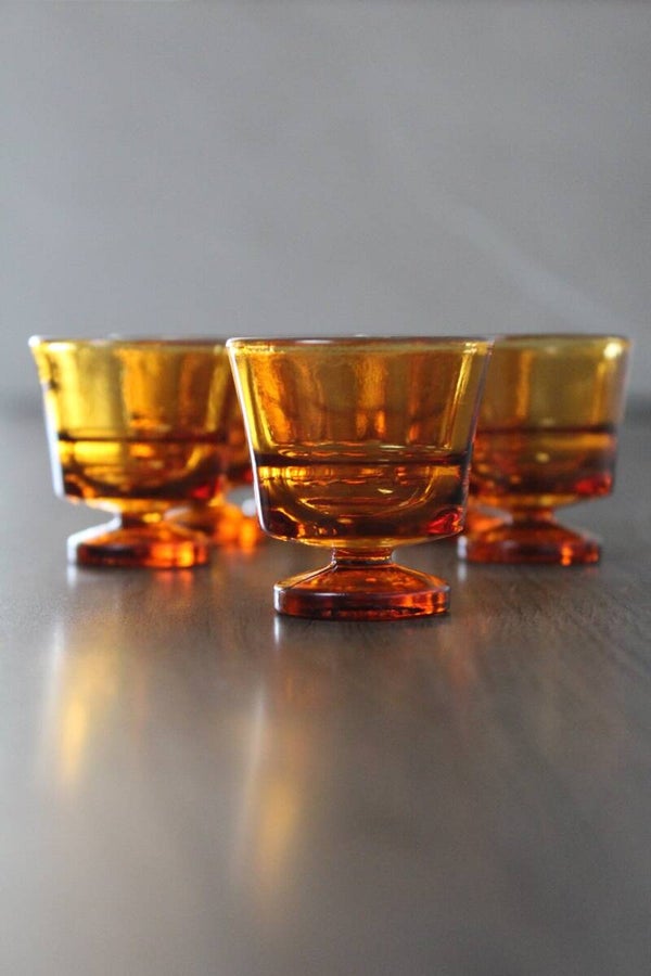 6 verres à liqueur ambrés vintage