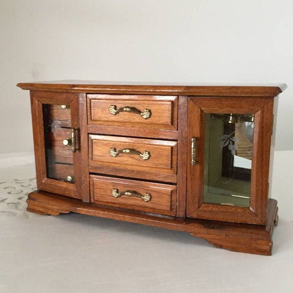 Boîte à bijoux en bois
