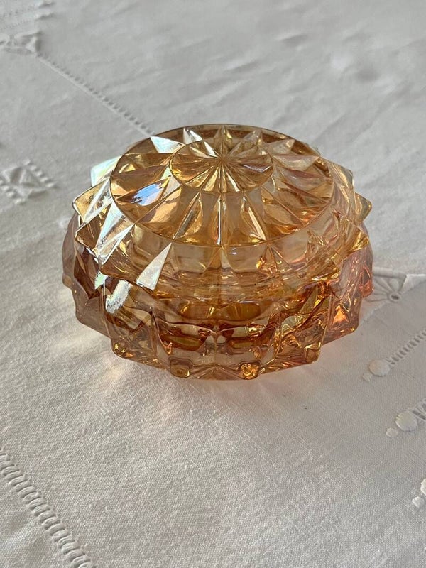 Boîte vintage en verre rose