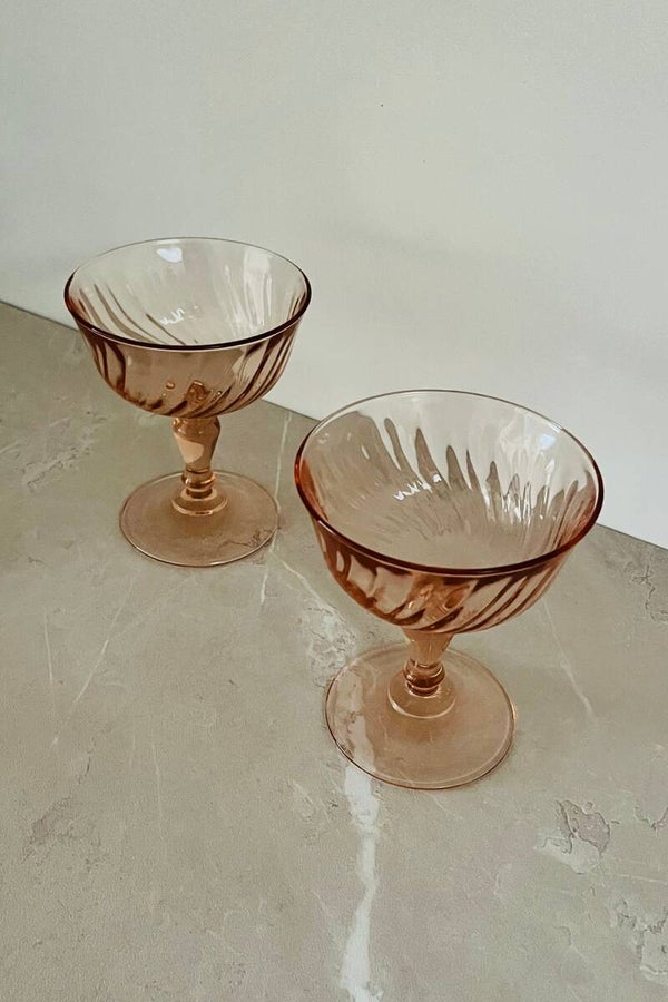 Coupes à champagne vintage roses