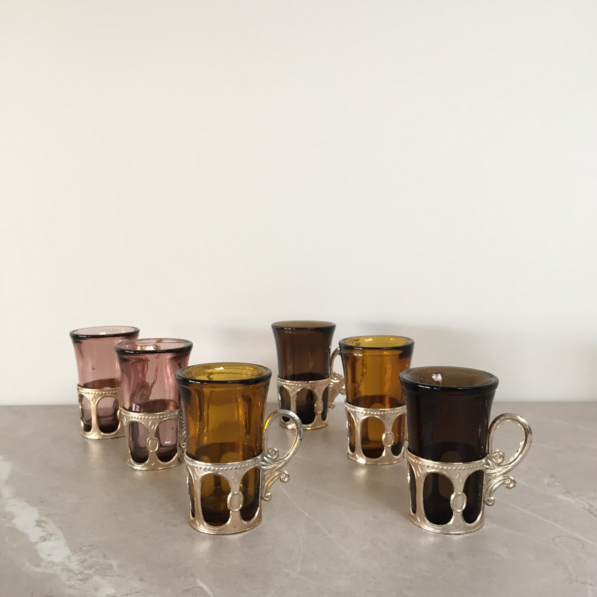 6 petits verres colorés vintage