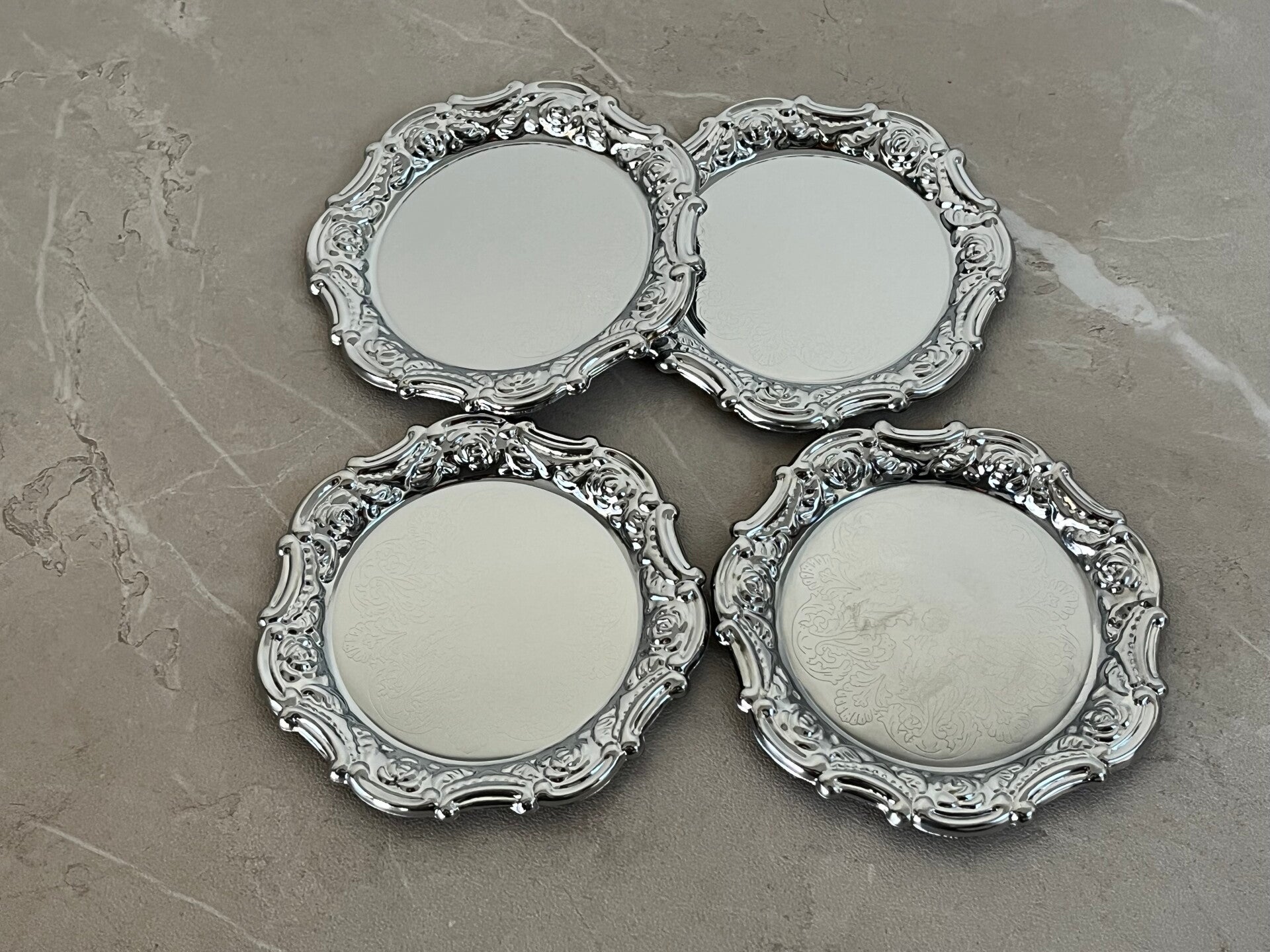 4 dessous de verre en métal ciselé