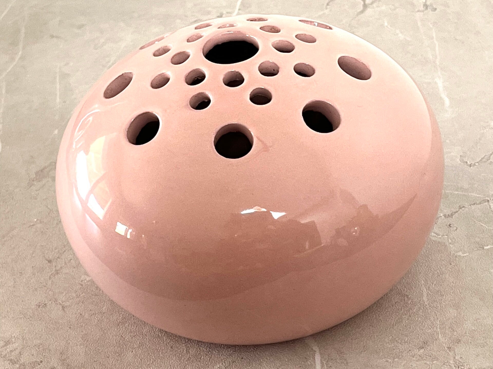 Vase pique-fleur rose