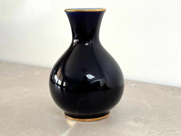 Petit vase en porcelaine