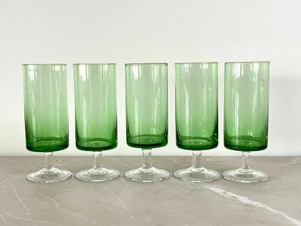 Verres à pied vintage verts