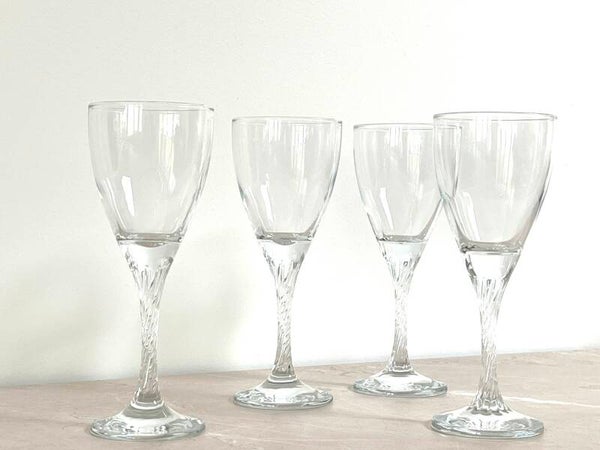 4 verres à vin